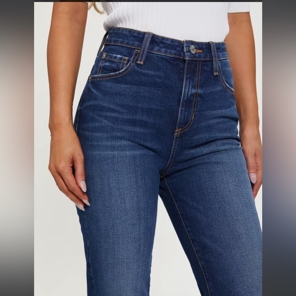 Guess split hem relaxed straight jeans - brand new - Picture 3 of 6